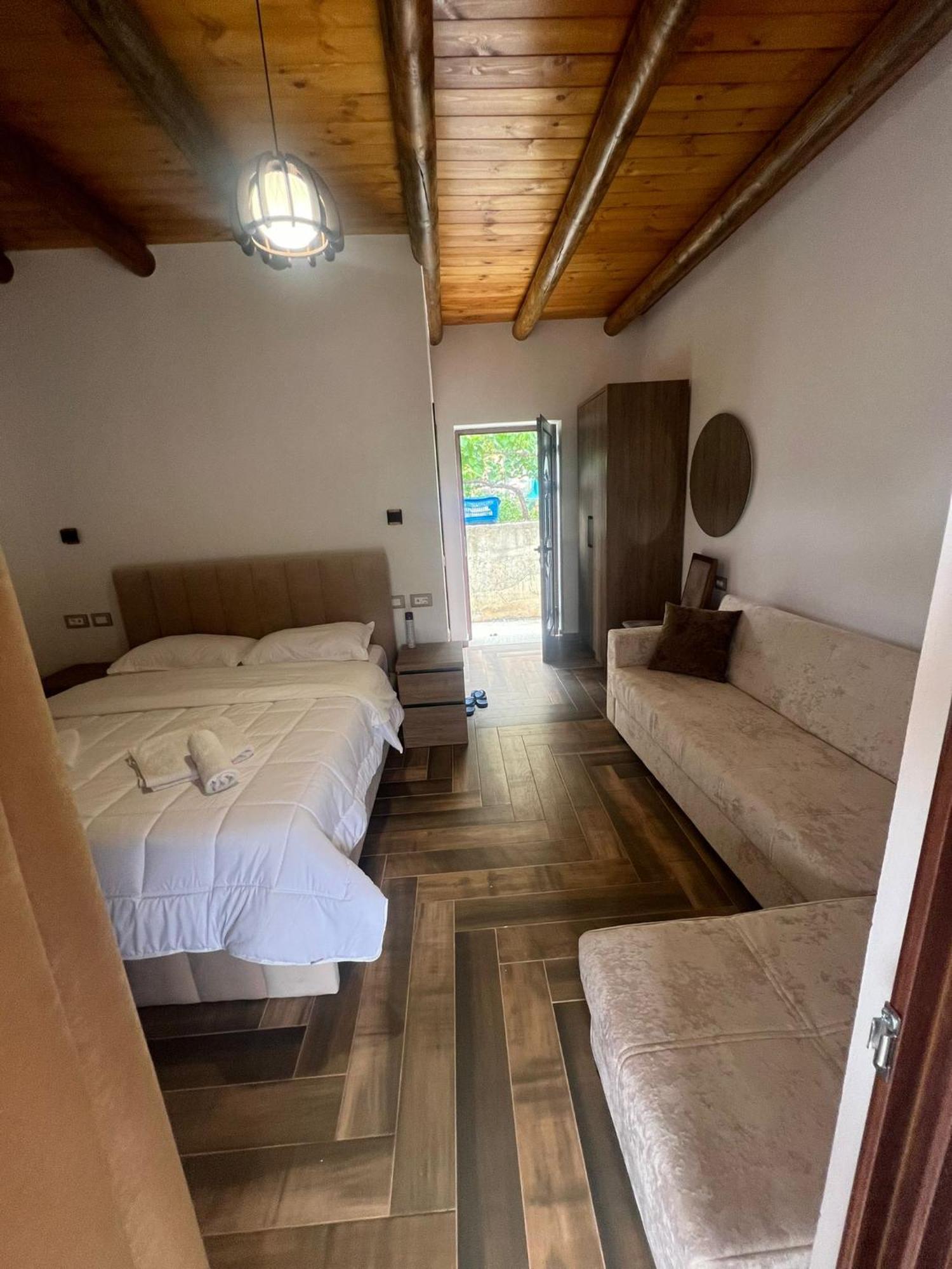 Guest House Bracaj Corovode Exterior foto